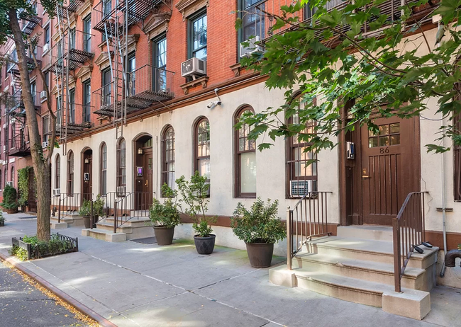Building Photo - 88 Horatio St