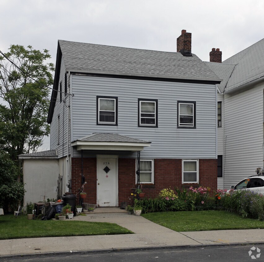 Primary Photo - 236 Clove Rd