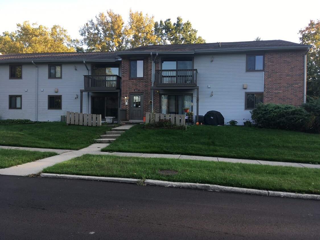 1727 Maple Rdg Unit 1727 Maple Ridge Rad 14, Haslett, MI 48840 Apartments in Haslett, MI