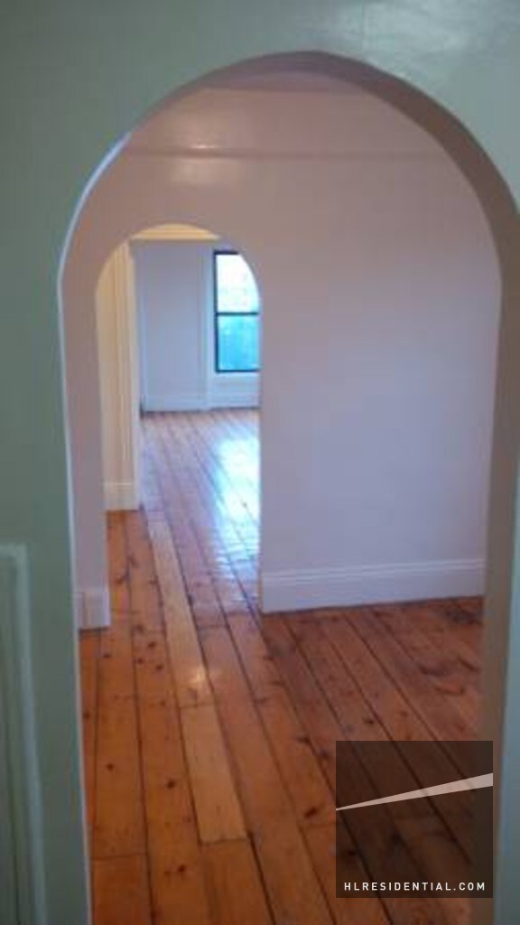 Building Photo - 210 Degraw St