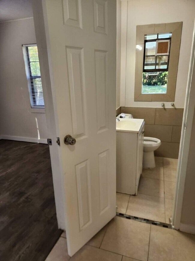 Foto del edificio - 5919 Oaklane Dr