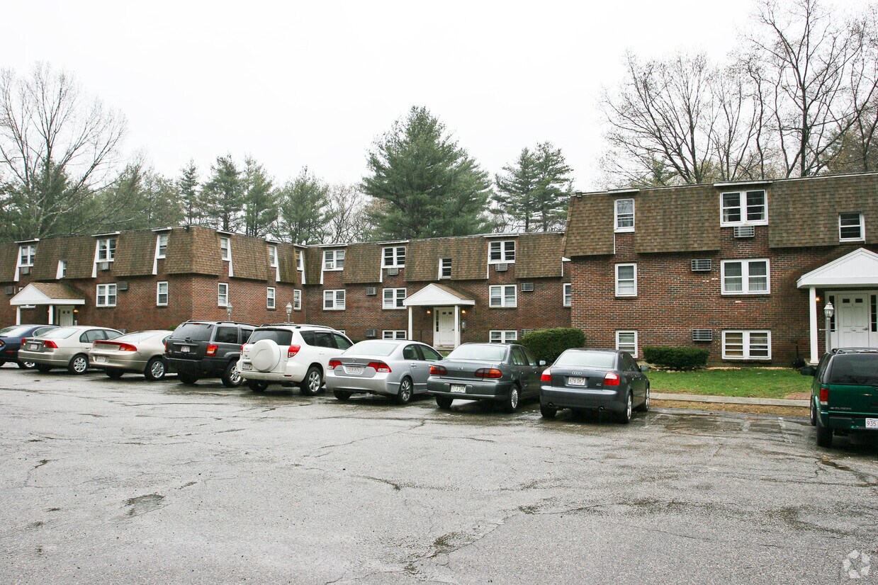 Woodside Condominiums Apartments in Rowley, MA