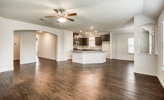 Building Photo - Little Elm Beauty. 3 bed 2 bath with Garag...