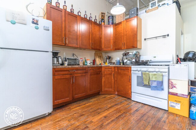 Building Photo - 255 McKibbin St