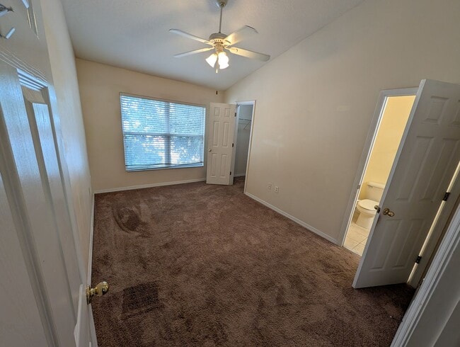 Building Photo - For Rent- 2 Bed 2 And