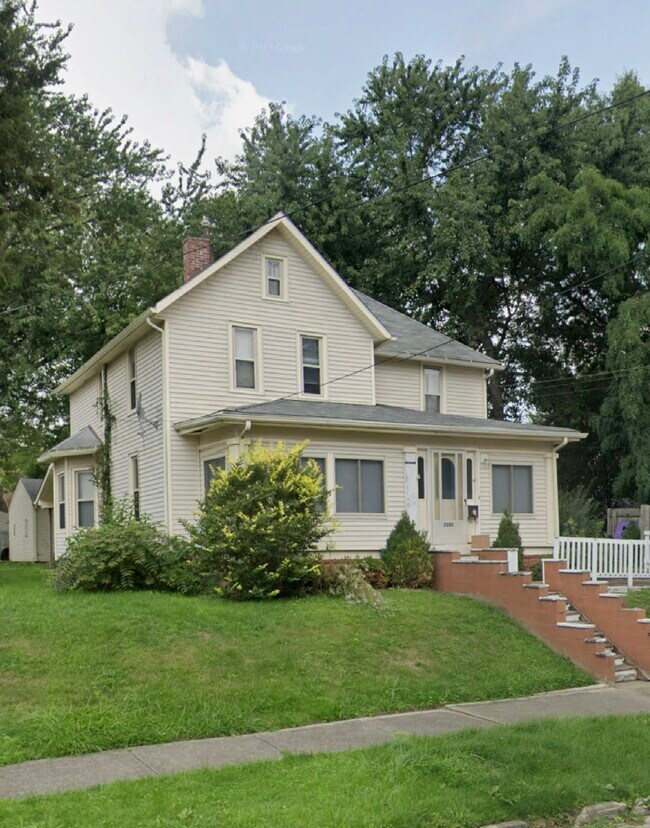 Building Photo - 2205 Miller Ave