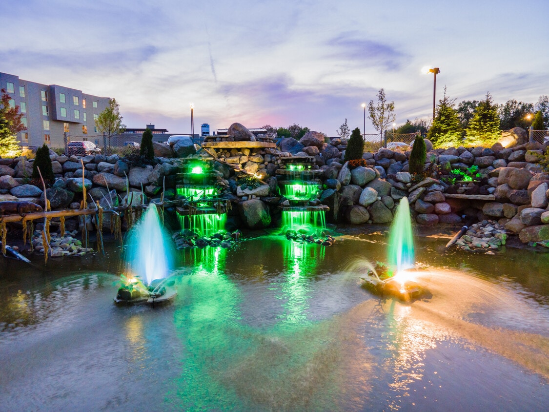 Fountain Pond - PACKTENN