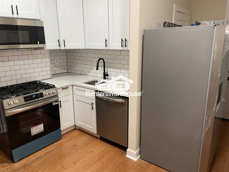 Foto principal - 921 N Patterson Park Ave