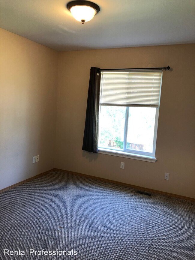 Building Photo - 3 br, 2 bath House - 486 West Shore Drive
