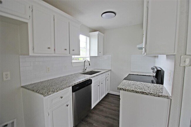 Building Photo - 4407 Hull St