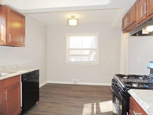 Foto del edificio - 3 Bed - 1 Full Bath Ranch for Rent