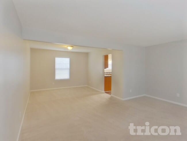 Building Photo - 732 Elderberry Ln