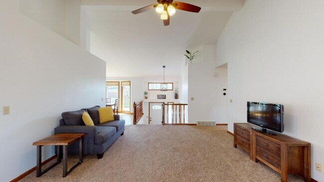 Building Photo - 204 Summerset Dr