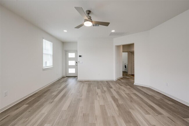 Foto del edificio - 8004 Linnie Ln