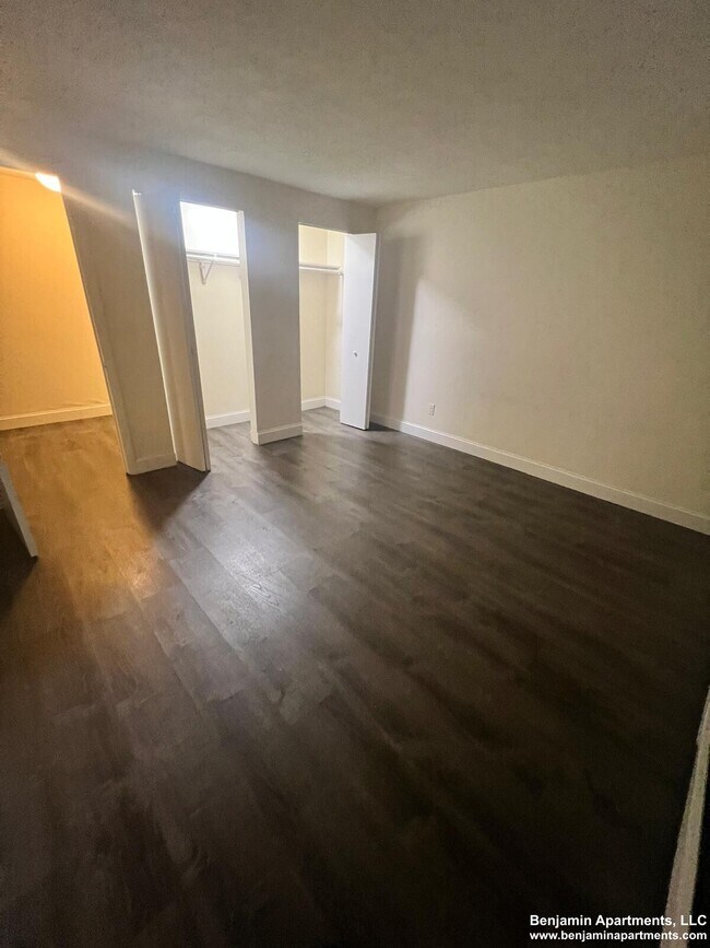 Building Photo - 116 Dustin St