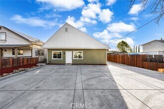 Building Photo - 7785 Vineyard Ave