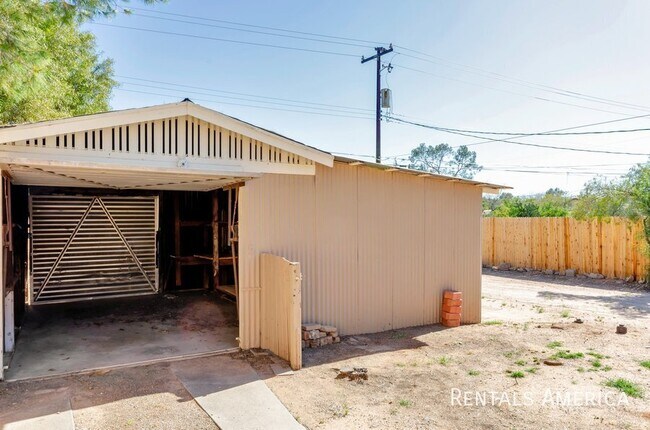 Foto del edificio - 2240 E 6th St