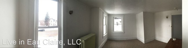 Building Photo - 909 5th Ave