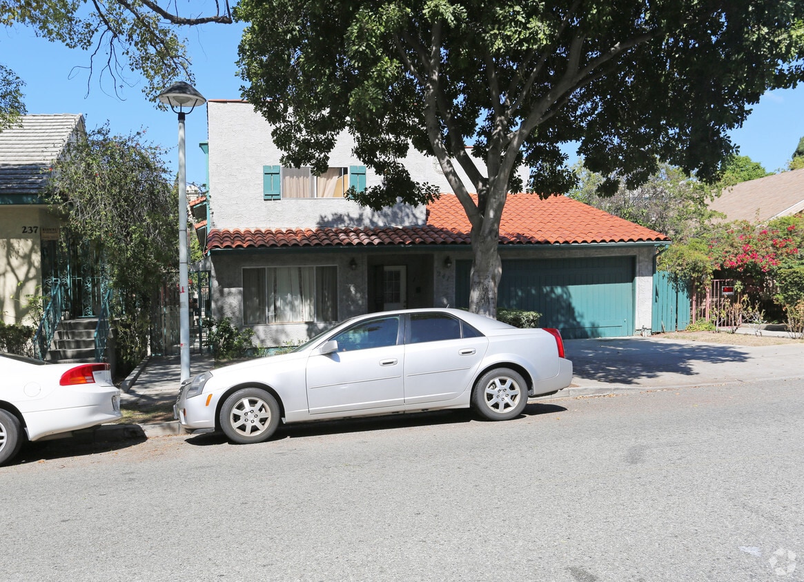 Foto del edificio - 241 N Jackson St