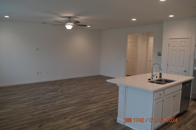 Building Photo - 416 Manchester Dr