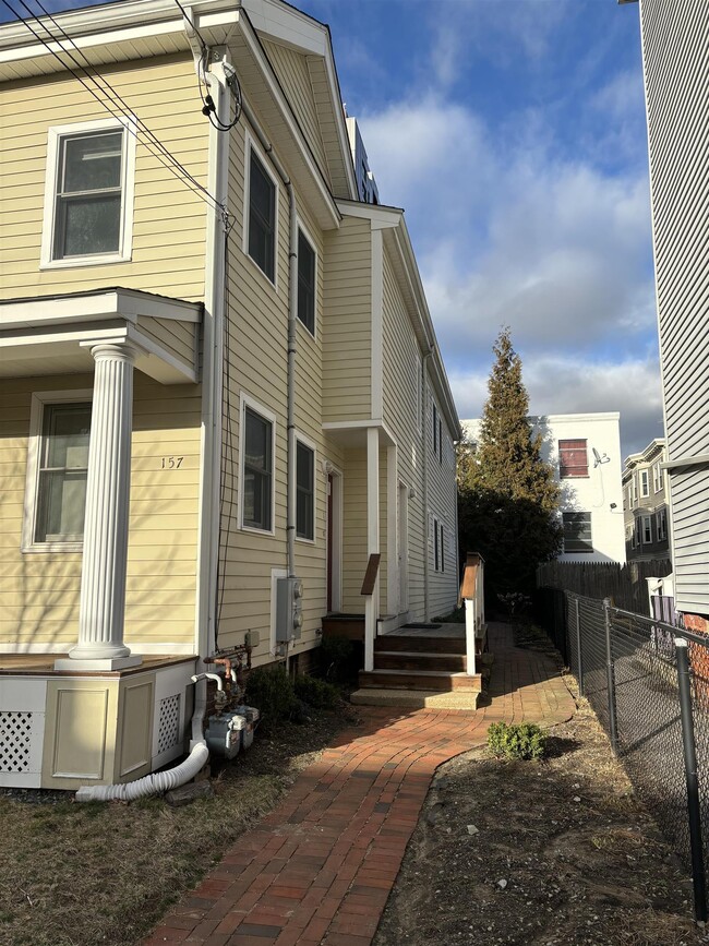Building Photo - 157 Auburn St
