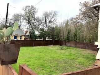 Building Photo - 609 W 31st 1/2 St