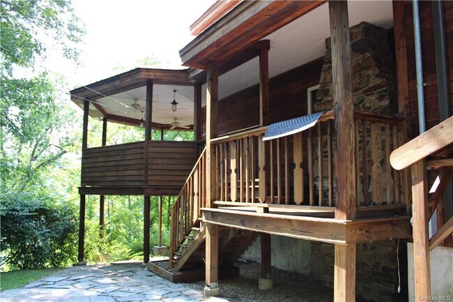 Building Photo - 58 Deer Trail N