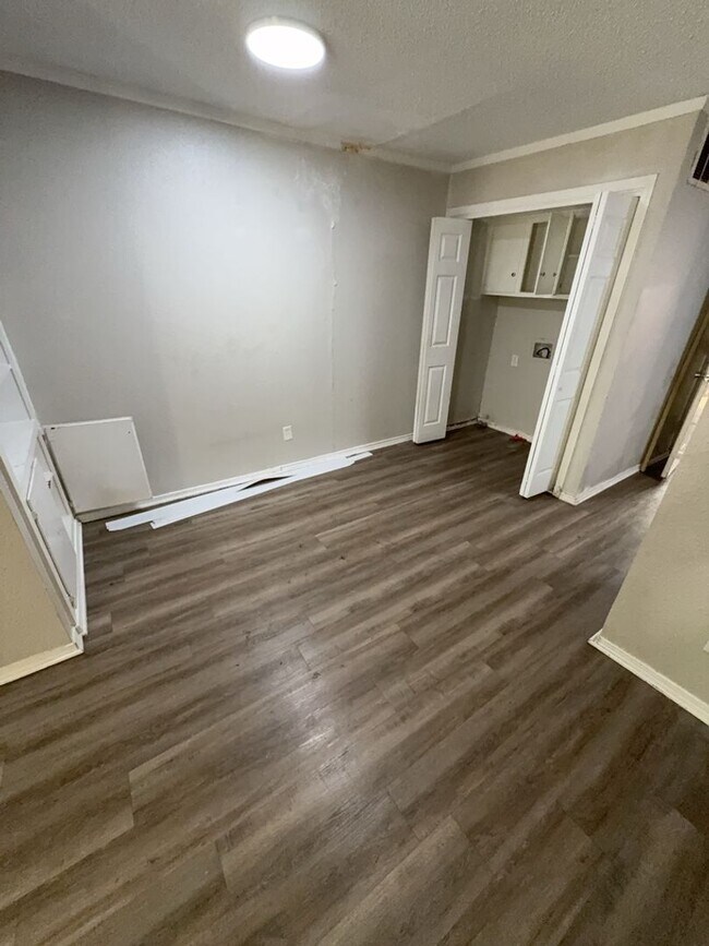Foto del edificio - Spacious 3-bed/2-bath Townhome!