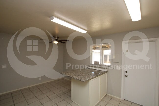 Foto del edificio - 2419 W Diana Ave