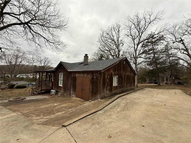 Building Photo - 8653 Reichl Dr