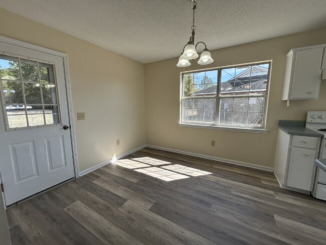 Building Photo - House for Rent