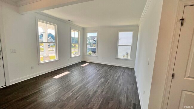 Building Photo - 425 Hawkeye Dr