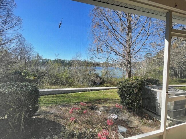 Foto del edificio - 2913 Woodlands Park Ct