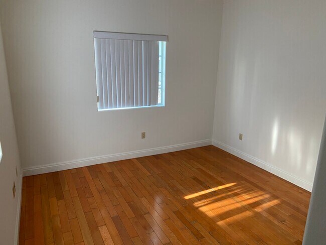 Foto del interior - LARGE 2 BEDROOM AVAILABLE