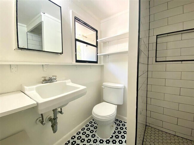 Foto del edificio - 309 E 32nd St