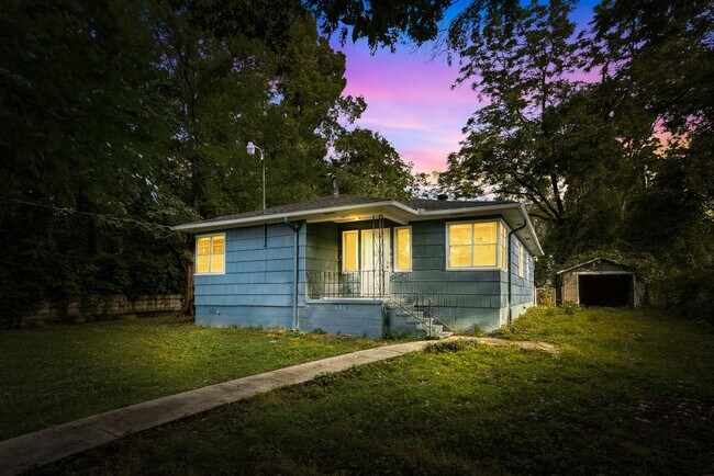 Building Photo - Charming 3 Bedroom, 2 Bathroom house