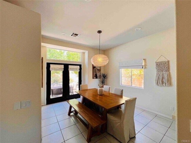 Building Photo - 53420 Avenida Mendoza