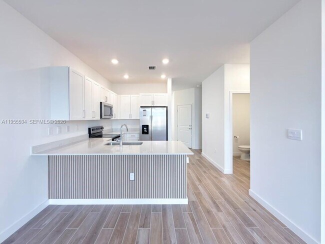 Building Photo - 184 NE 13th St