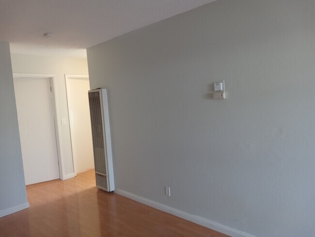 Building Photo - 3184 Pearl Ave