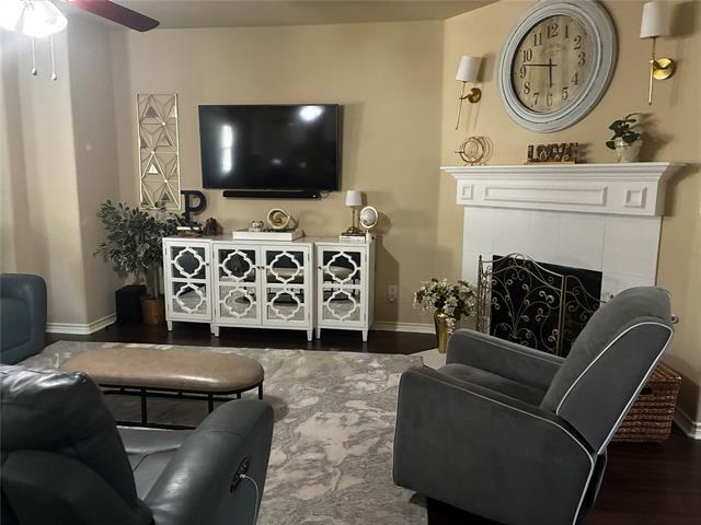Foto del edificio - 9223 Wild River Dr