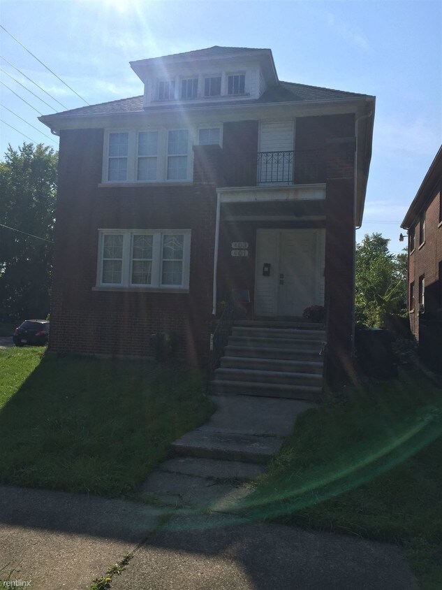 Primary Photo - 403 Newport St