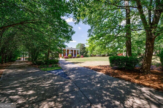 Foto del edificio - 12250 Broadwell Rd
