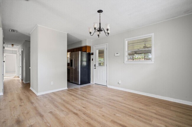 Building Photo - JUST LISTED!