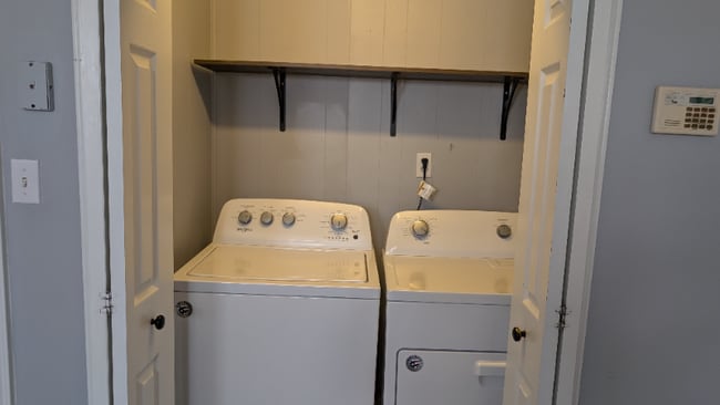 Building Photo - 502 E State Ave