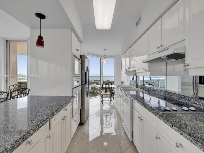 Building Photo - 4779 Collins Ave