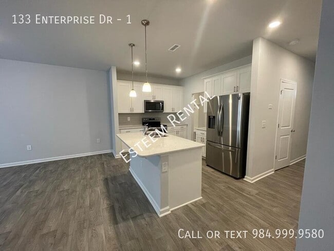 Building Photo - 133 Enterprise Dr