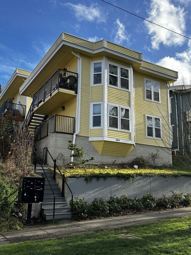 Building Photo - 826 N Garden St