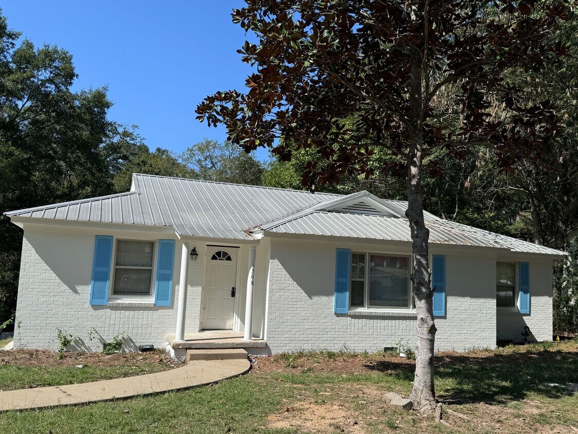 Primary Photo - 3BR/1BA Home
