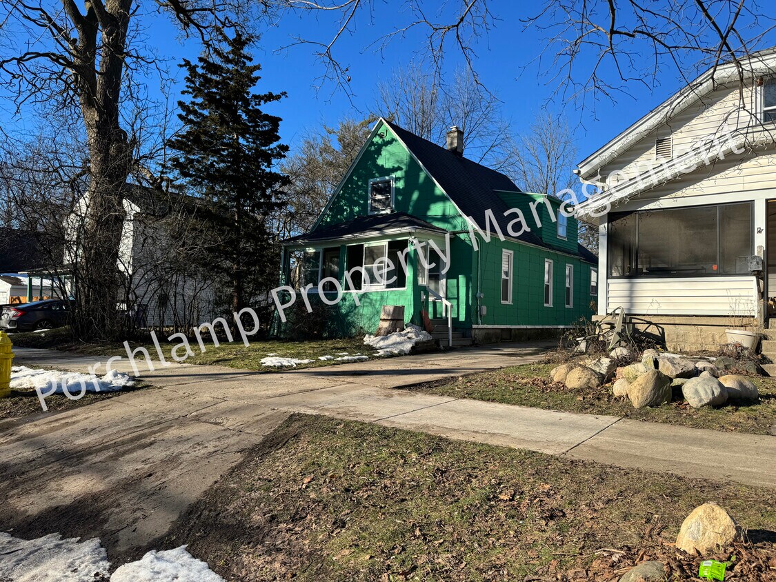 749 Spencer St NE, Grand Rapids, MI 49505 House Rental in Grand
