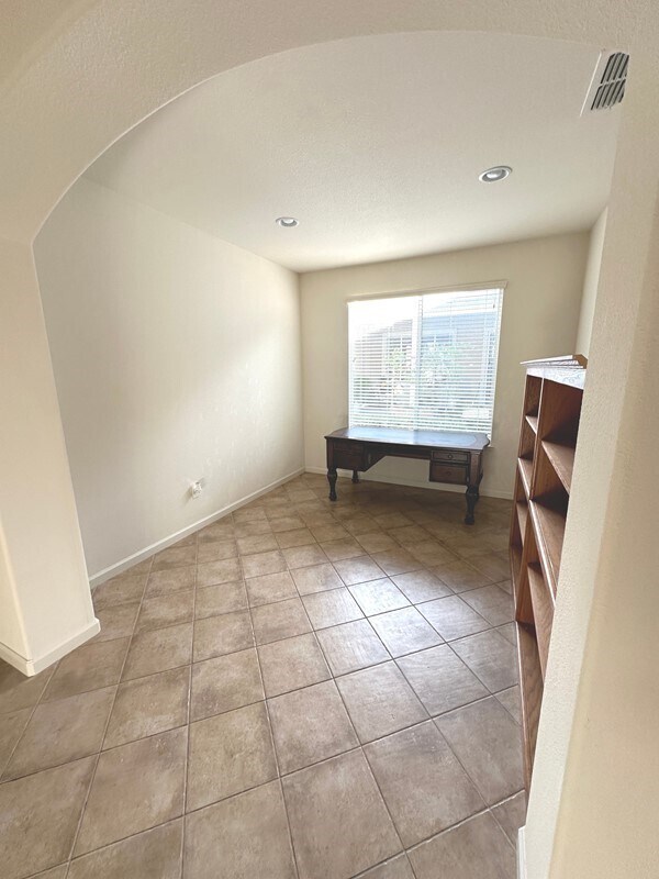 Building Photo - Trilogy Home
